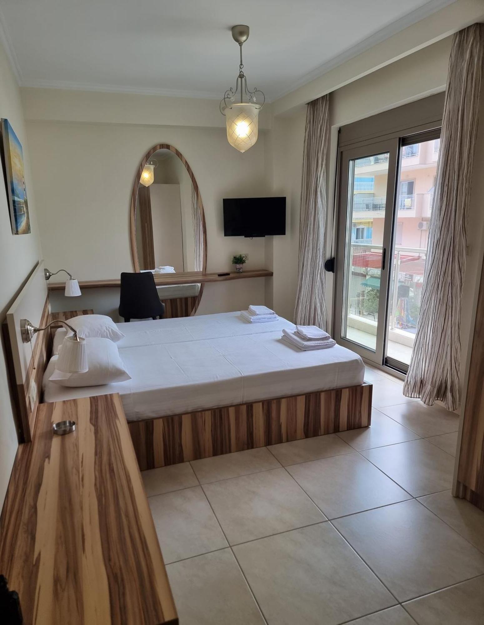 Sissy'S Boutique Apartments Paralía Екстериор снимка
